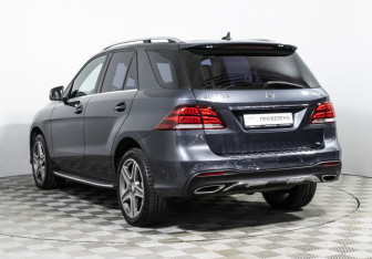 Подержанный автомобиль Mercedes-Benz GLE 2016 года (7 фото)