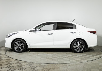 Подержанный автомобиль Kia Rio Sedan 2018 года (8 фото)