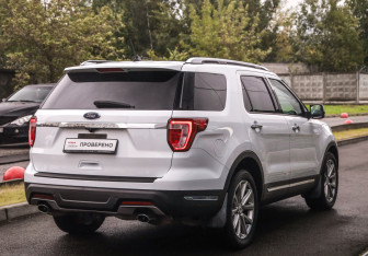 Подержанный автомобиль Ford Explorer 2019 года (6 фото)