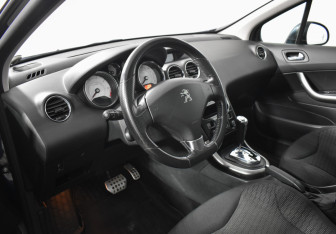 Подержанный автомобиль Peugeot 308 Hatchback 2012 года (9 фото)