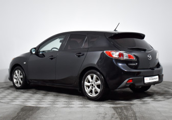 Подержанный автомобиль Mazda 3 Hatchback 2011 года (7 фото)