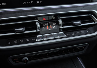 Подержанный автомобиль BMW X7 2021 года (19 фото)