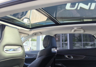 Подержанный автомобиль Changan UNI-K 2023 года (22 фото)