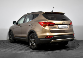 Подержанный автомобиль Hyundai Santa Fe 2013 года (7 фото)