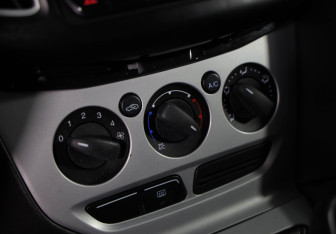 Подержанный автомобиль Ford Focus Hatchback 2013 года (14 фото)