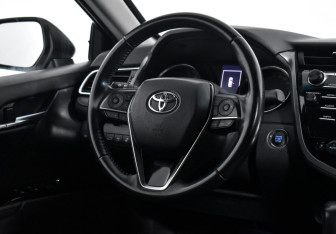 Подержанный автомобиль Toyota Camry Sedan 2018 года (15 фото)