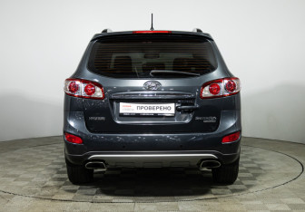 Подержанный автомобиль Hyundai Santa Fe 2012 года (6 фото)