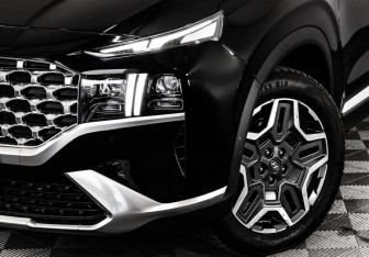 Подержанный автомобиль Hyundai Santa Fe 2021 года (2 фото)