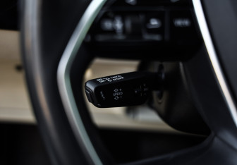 Подержанный автомобиль Audi e-tron 2021 года (25 фото)