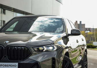 Подержанный автомобиль BMW X6 2023 года (2 фото)