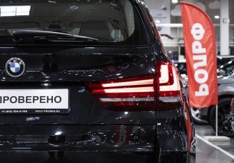 Подержанный автомобиль BMW X5 2015 года (10 фото)