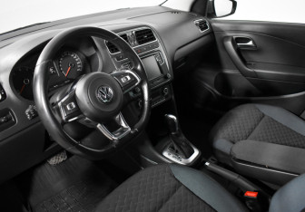 Подержанный автомобиль Volkswagen Polo Sedan 2019 года (9 фото)