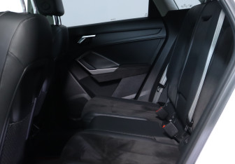Подержанный автомобиль Audi Q3 2020 года (23 фото)