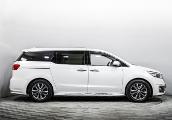 Подержанный автомобиль Kia Carnival 2018 года (4 фото)