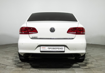 Подержанный автомобиль Volkswagen Passat Sedan 2011 года (6 фото)