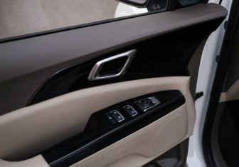Подержанный автомобиль Kia Carnival 2021 года (23 фото)