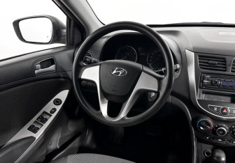 Подержанный автомобиль Hyundai Solaris Sedan 2011 года (15 фото)