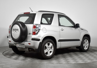 Подержанный автомобиль Suzuki Grand Vitara 2008 года (5 фото)