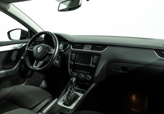 Подержанный автомобиль Skoda Octavia Liftback 2016 года (9 фото)