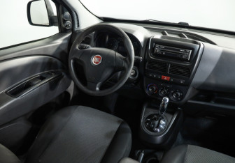 Подержанный автомобиль Fiat Doblo 2011 года (10 фото)