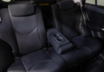 Подержанный автомобиль Toyota RAV4 2011 года (25 фото)