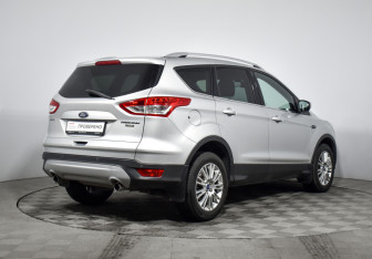 Подержанный автомобиль Ford Kuga 2015 года (5 фото)