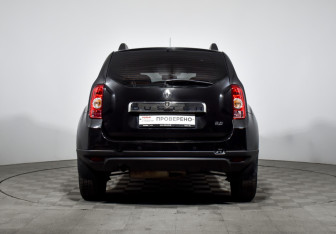 Подержанный автомобиль Renault Duster 2014 года (6 фото)