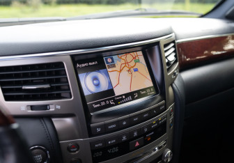 Подержанный автомобиль Lexus LX 2014 года (32 фото)