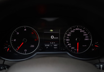 Подержанный автомобиль Audi Q5 2014 года (12 фото)