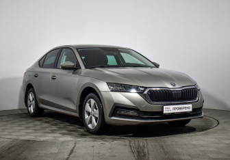Подержанный автомобиль Skoda Octavia Liftback 2020 года (3 фото)