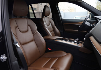 Подержанный автомобиль Volvo XC90 2019 года (10 фото)