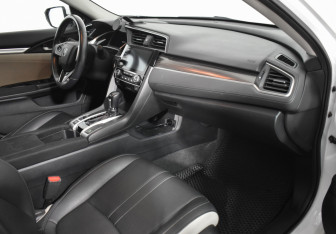 Подержанный автомобиль Honda Civic Sedan 2020 года (12 фото)