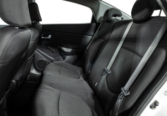 Подержанный автомобиль Kia Rio Sedan 2015 года (10 фото)