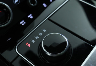 Подержанный автомобиль Land Rover Range Rover Velar 2019 года (17 фото)