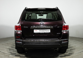 Подержанный автомобиль Toyota Highlander 2012 года (6 фото)