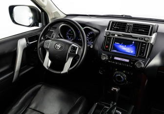 Подержанный автомобиль Toyota Land Cruiser Prado 2016 года (17 фото)