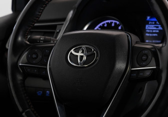 Подержанный автомобиль Toyota Camry Sedan 2021 года (13 фото)