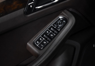 Подержанный автомобиль Porsche Macan 2015 года (10 фото)