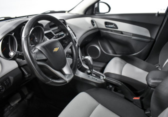 Подержанный автомобиль Chevrolet Cruze Sedan 2011 года (9 фото)