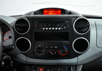 Подержанный автомобиль Citroen Berlingo 2013 года (16 фото)
