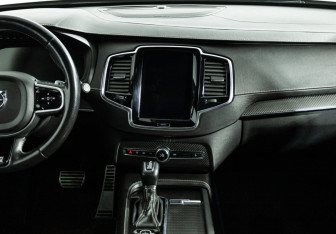 Подержанный автомобиль Volvo XC90 2017 года (14 фото)