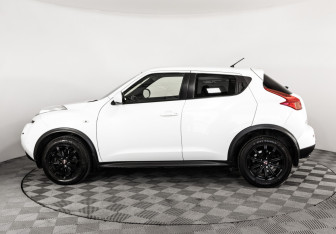 Подержанный автомобиль Nissan Juke 2013 года (8 фото)