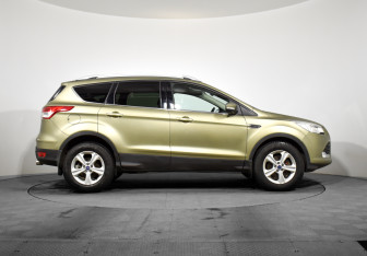 Подержанный автомобиль Ford Kuga 2013 года (4 фото)