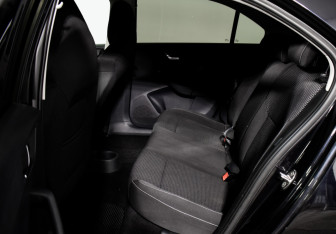 Подержанный автомобиль Skoda Rapid Liftback 2015 года (11 фото)