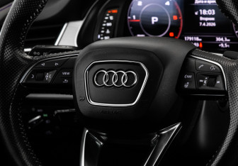 Подержанный автомобиль Audi Q7 2018 года (13 фото)