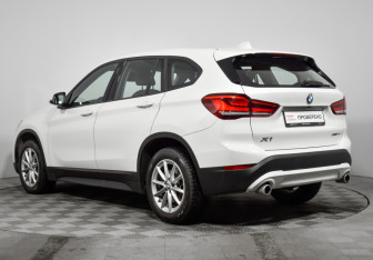 Подержанный автомобиль BMW X1 2021 года (7 фото)