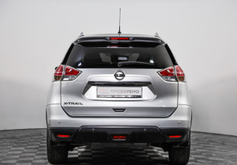 Подержанный автомобиль Nissan X-Trail 2016 года (6 фото)