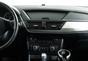 Подержанный автомобиль BMW X1 2013 года (14 фото)