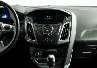 Подержанный автомобиль Ford Focus Hatchback 2014 года (14 фото)
