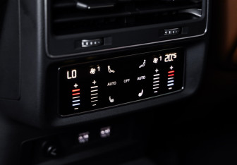 Подержанный автомобиль Audi Q8 2018 года (25 фото)